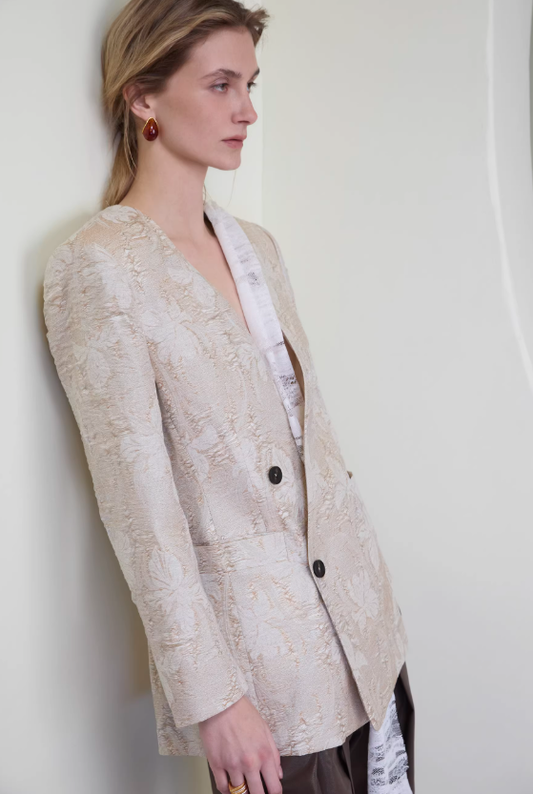 Blush Crest – Collarless Wide-Shoulder Blazer